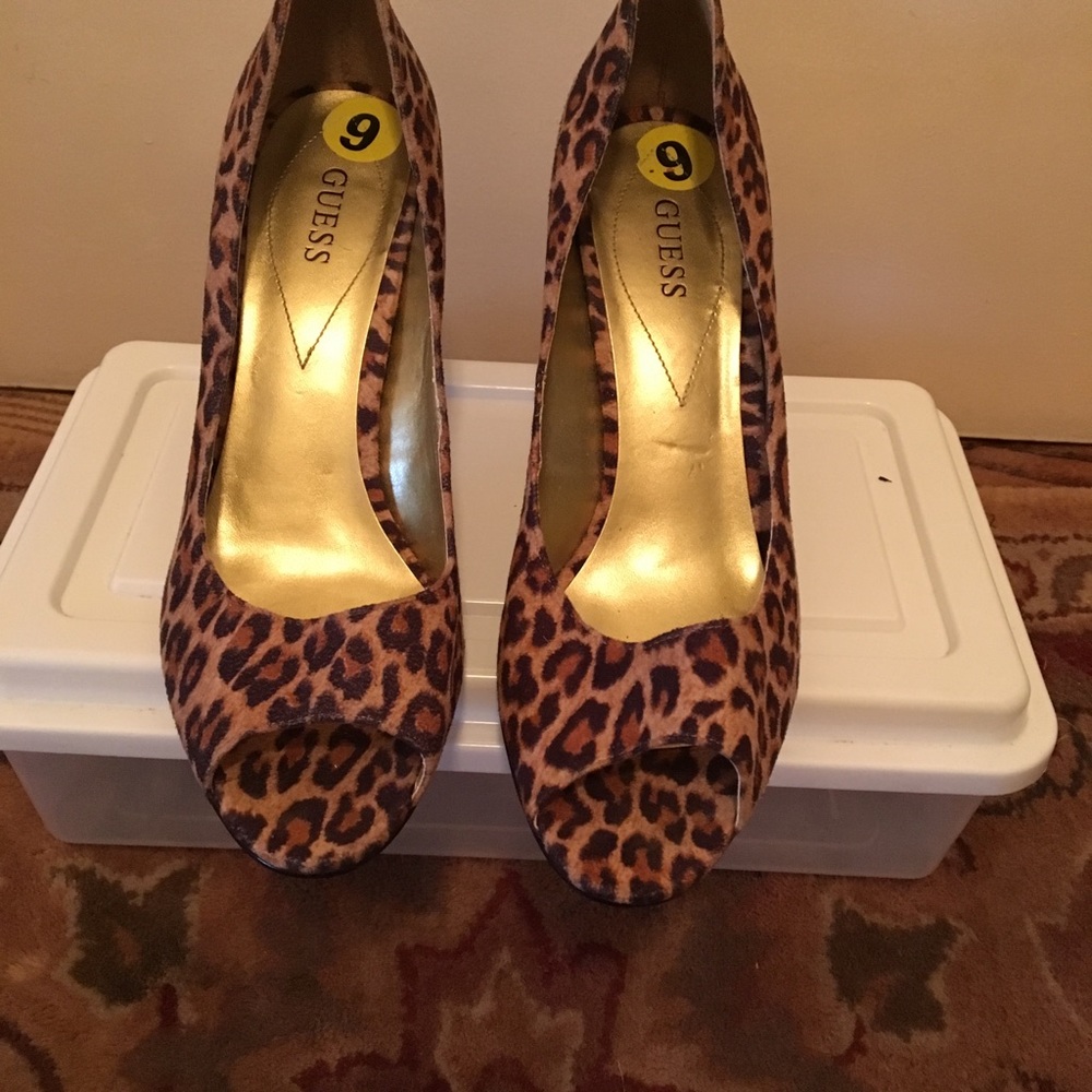 Guess fabric Leopard Peep Toe Pumps - Picture 2 of 5